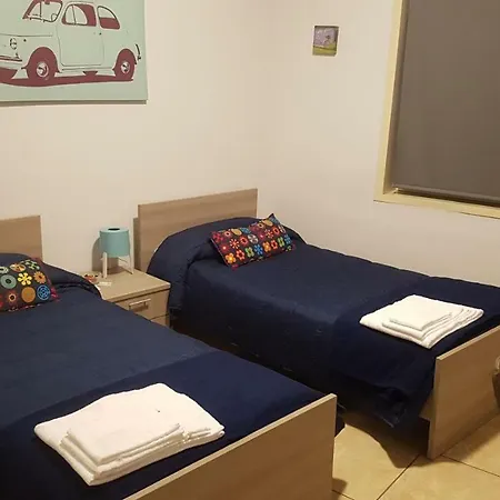 Etna Parking בית הארחה 2*