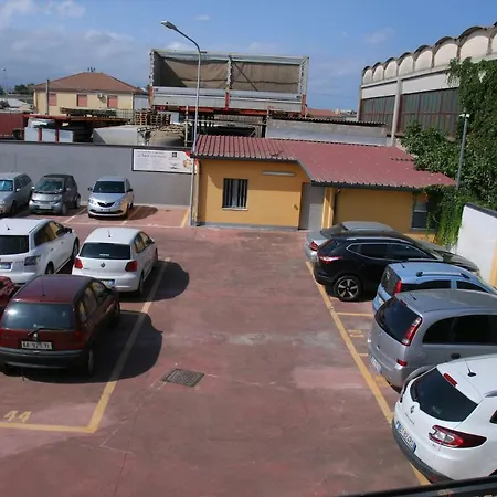 Etna Parking בית הארחה